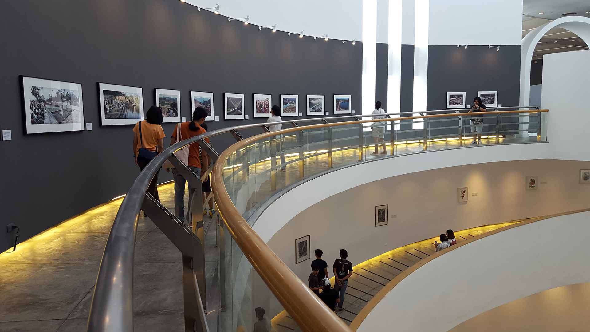 Exhibition Through The Lens of His Majesty King Bhumibol Adulyadej | นิทรรศการภาพถ่ายฝีพระหัตถ์พระบาทสมเด็จพระปรมินทรมหาภูมิพลอดุลยเดช