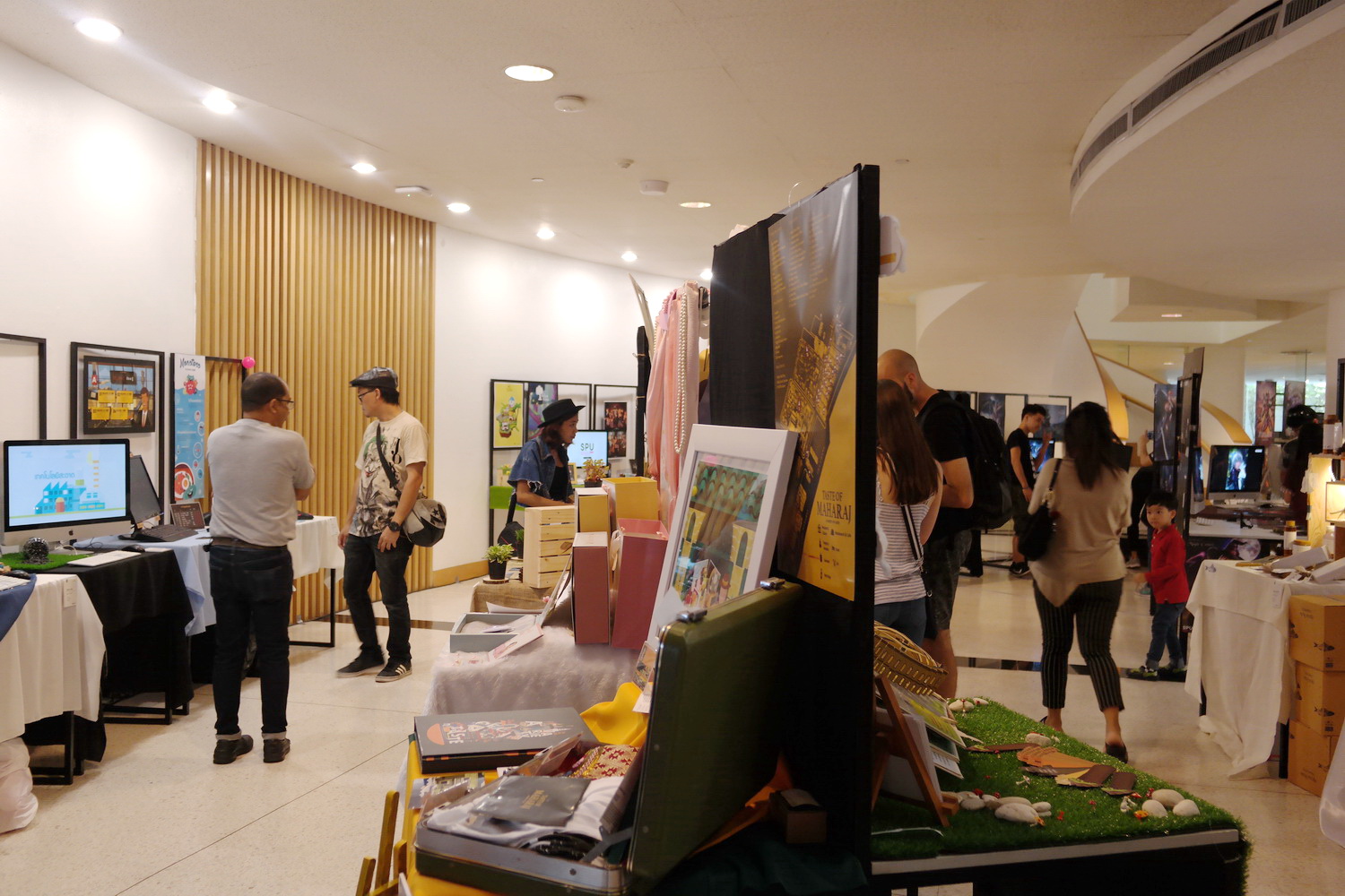 Smash Thesis Exhibition |
                       งานแสดงศิลปนิพนธ์ ของนักศึกษาคณะดิจิทัลมีเดีย มหาวิทยาลัยศรีปทุม