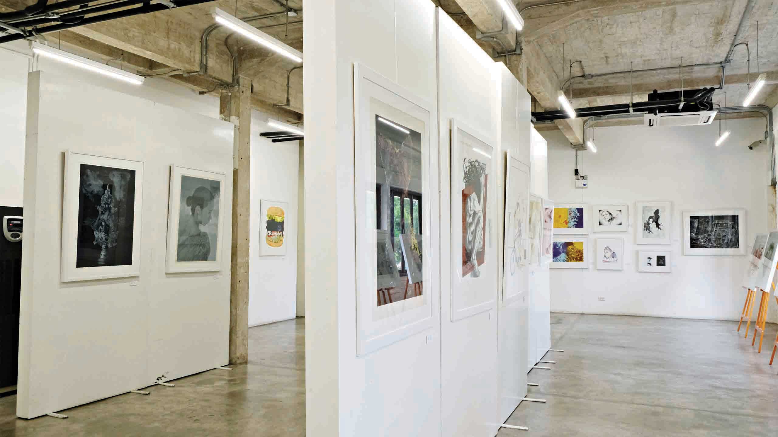 LOOKING 7 By Printmaking of Faculty of Fine Art Bunditpatanasilpa Institute (คณาจารย์และนักศึกษาสาขาวิชาภาพพิมพ์ คณะศิลปวิจิตร สถาบันบัณฑิตพัฒนศิลป์)