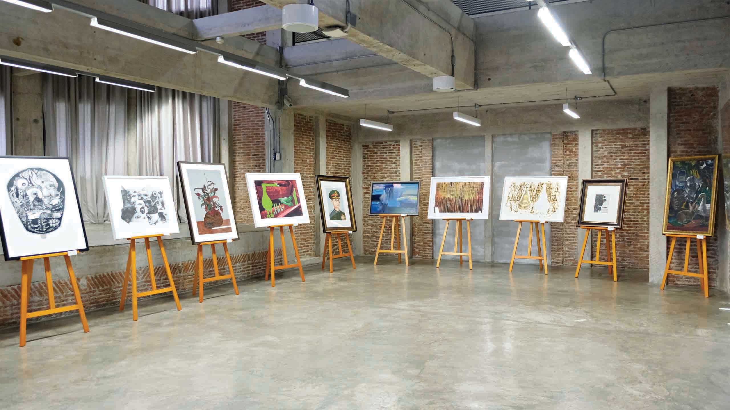 LOOKING 7 By Printmaking of Faculty of Fine Art Bunditpatanasilpa Institute (คณาจารย์และนักศึกษาสาขาวิชาภาพพิมพ์ คณะศิลปวิจิตร สถาบันบัณฑิตพัฒนศิลป์)