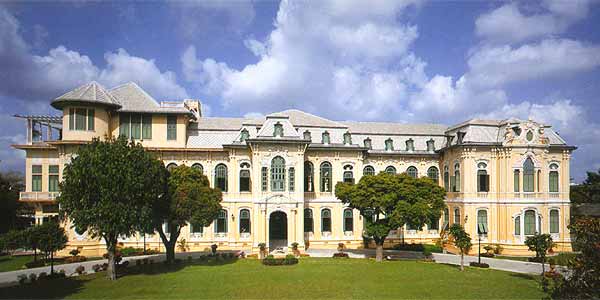 The main building of the Bangkhunprom Palace