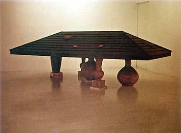 Under The Roof,1995
Mixed media, 350 x 200 x 150 cm.
